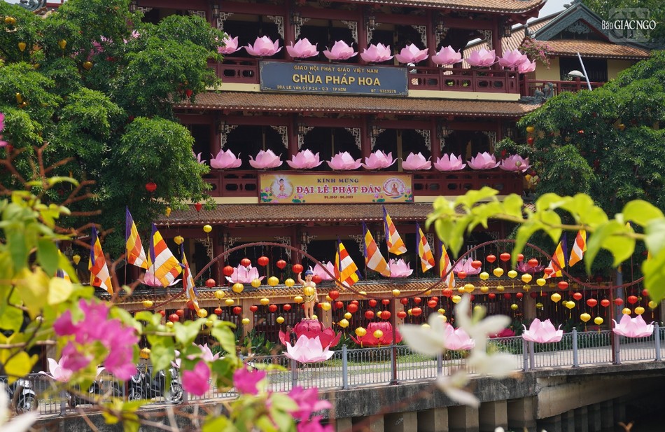 Phật đản về bên dòng kênh Nhiêu Lộc