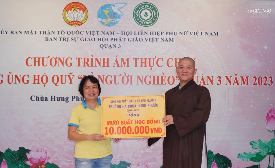 Trường hạ chùa Hưng Phước trao tặng 10 suất học bổng đến học sinh nghèo hiếu học trên địa bàn Trường hạ chùa Hưng Phước trao tặng 10 suất học bổng đến học sinh nghèo hiếu học trên địa bàn
