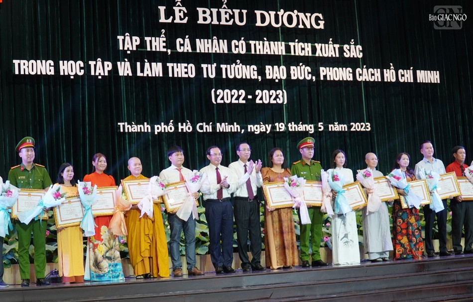 Có 118 tập thể và 184 cá nhân được nhận biểu dương sáng 19-5