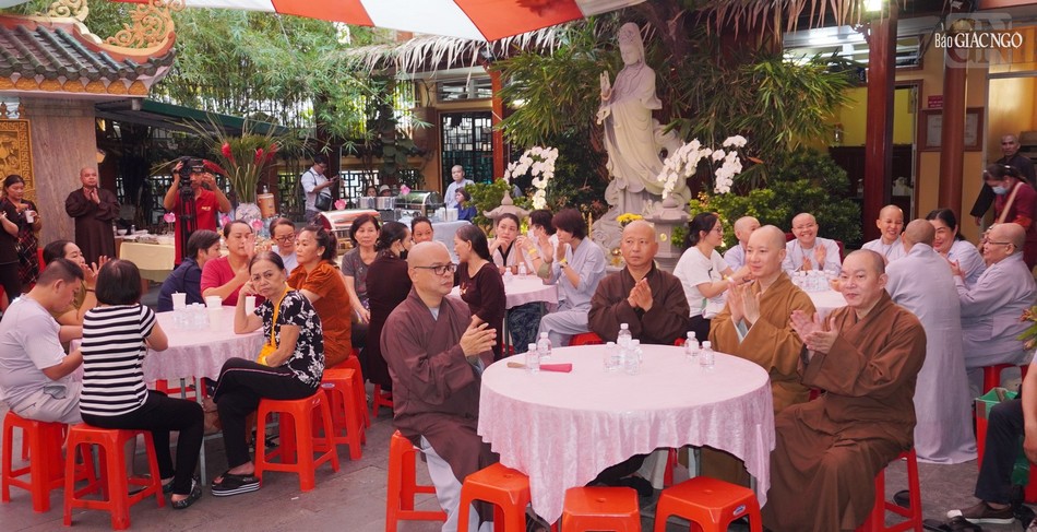 Chư tôn đức Tăng Ni và Phật tử tham dự Chư tôn đức Tăng Ni và Phật tử tham dự