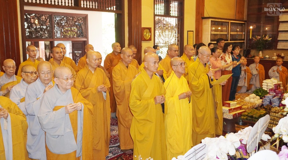 Chư tôn giáo phẩm và đại diện chính quyền tưởng niệm