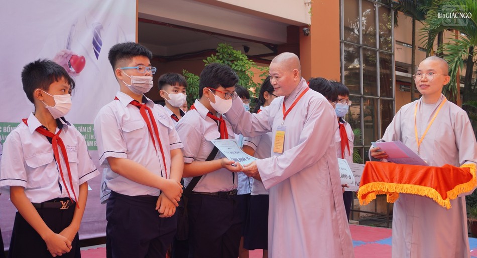 Mỗi suất học bổng có trị giá 2 triệu đồng