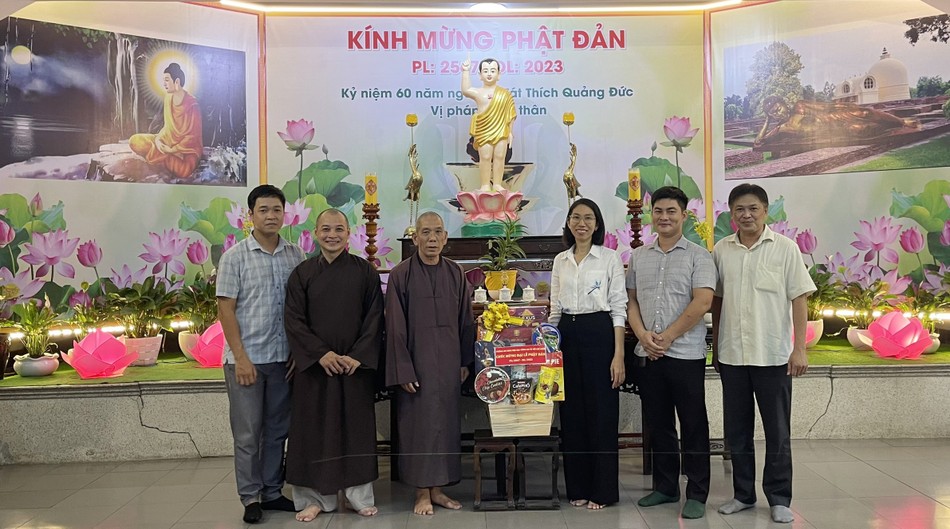 Phòng An ninh nội địa - Công an TP.HCM chúc mừng Phật đản Phòng An ninh nội địa - Công an TP.HCM chúc mừng Phật đản