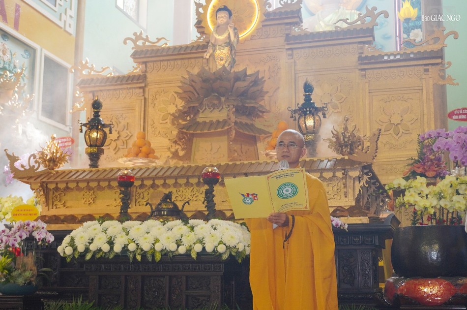 Thượng tọa Thích Thiện Quý cung tuyên Thông điệp Đại lễ Phật đản Phật lịch 2567 của Đức pháp Chủ GHPGVN