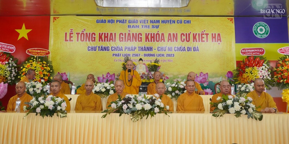 Hòa thượng Thích Thiện Đức ban đạo từ chứng minh Hòa thượng Thích Thiện Đức ban đạo từ chứng minh