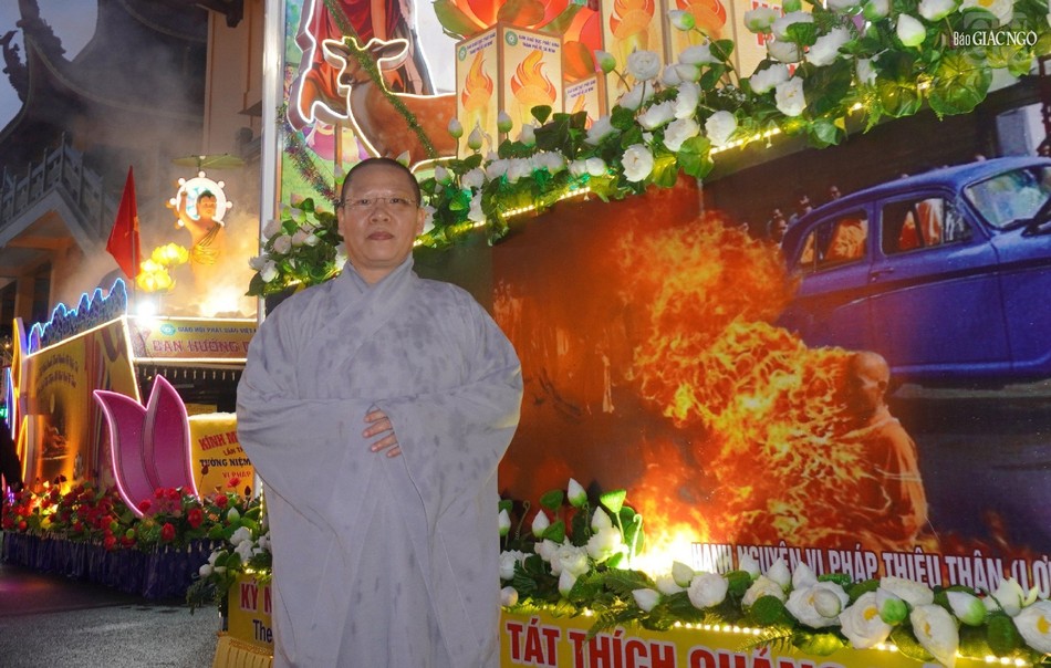 Phật đản năm nay với Ni sư Thích nữ Huệ Khánh có rất nhiều niềm vui Phật đản năm nay với Ni sư Thích nữ Huệ Khánh có rất nhiều niềm vui
