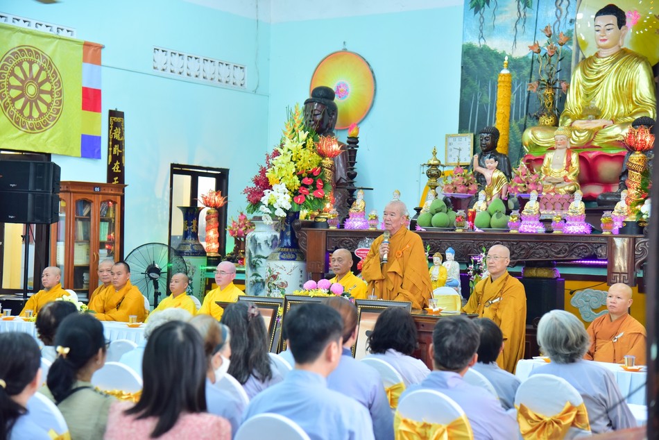 Hòa thượng Thích Thiện Xuân ban đạo từ Hòa thượng Thích Thiện Xuân ban đạo từ