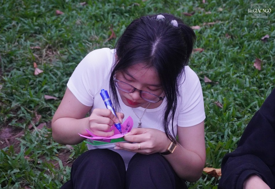 Bạn trẻ viết lời chúc