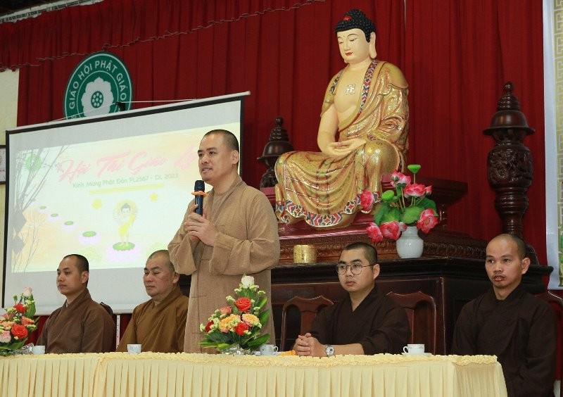 Đại đức Thích Hải Nguyện thay mặt chư tôn đức phát biểu chứng minh