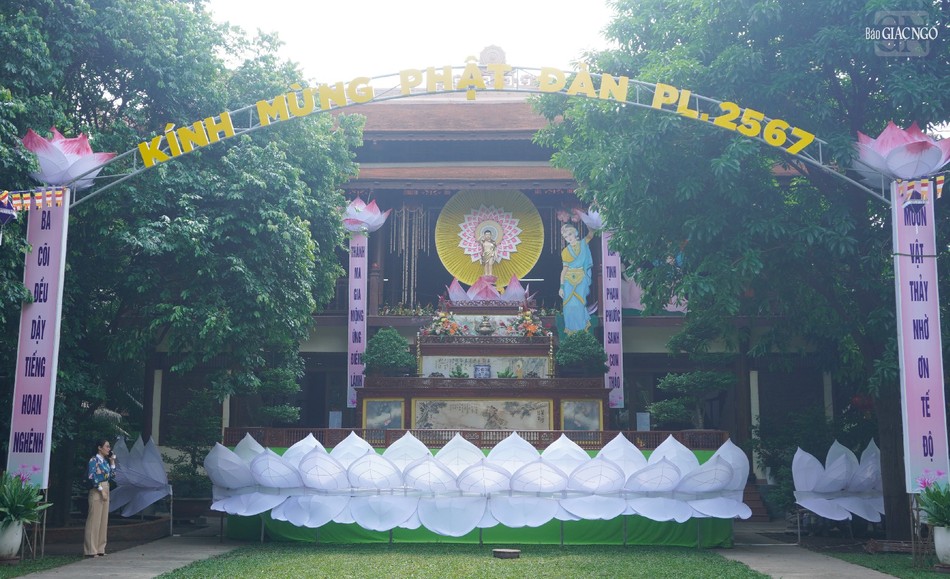 Lễ đài tại Quảng Hương Già Lam