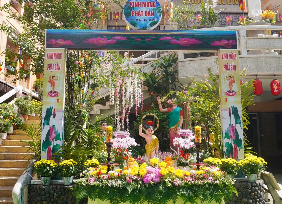 Tại tịnh xá Ngọc Phương