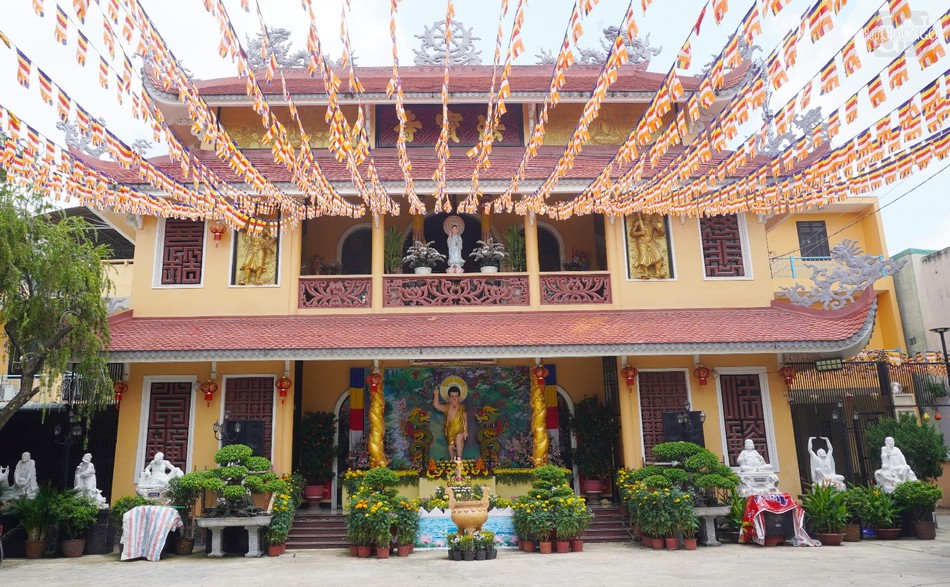 Tại chùa Pháp Bảo