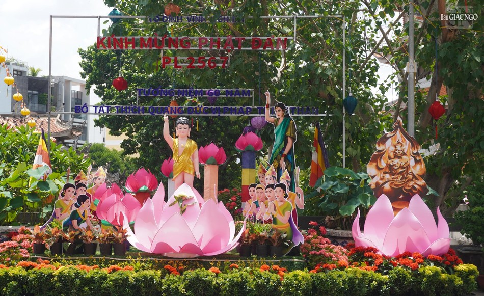 Kính mừng Phật đản và tưởng niệm 60 năm Bồ-tát Thích Quảng Đức vị pháp thiêu thân