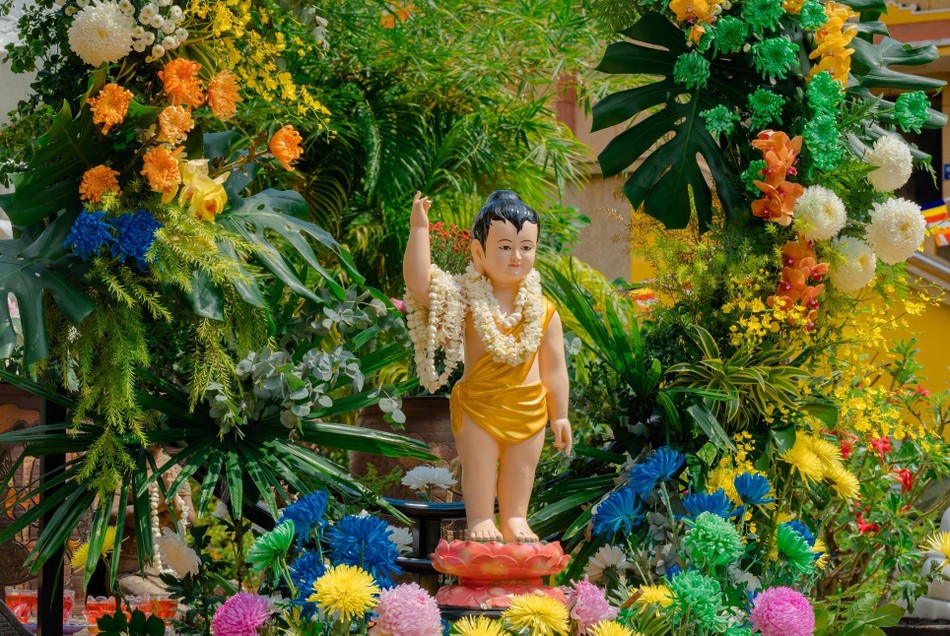 “Trên trời dưới trời, Ta là bậc tôn quý nhất”