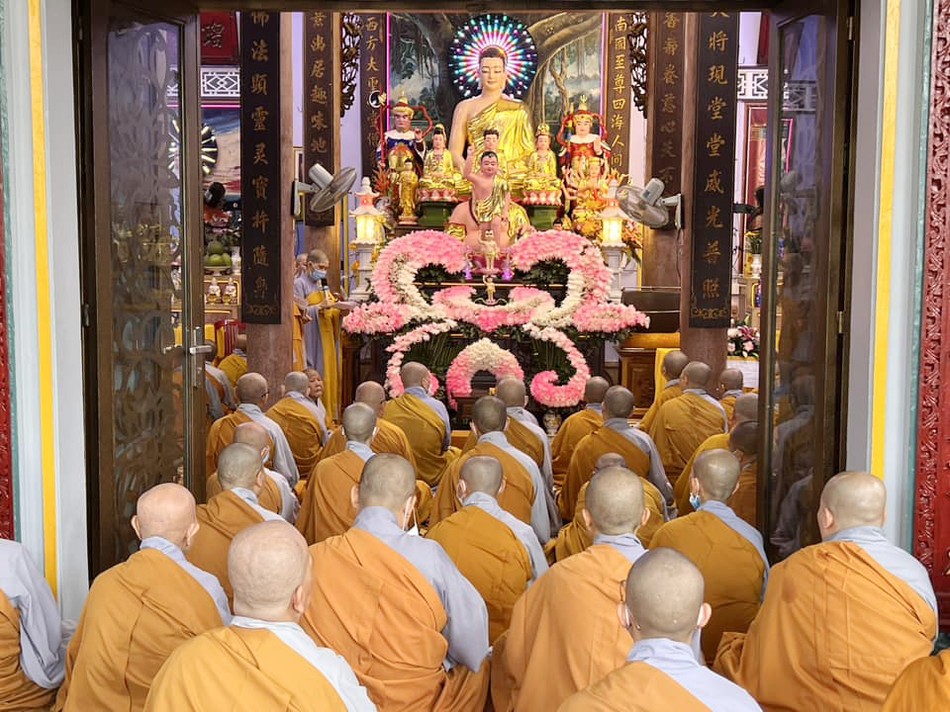 Chư Ni trang nghiêm khóa lễ tác pháp an cư tại chùa Thiền Lâm Chư Ni trang nghiêm khóa lễ tác pháp an cư tại chùa Thiền Lâm