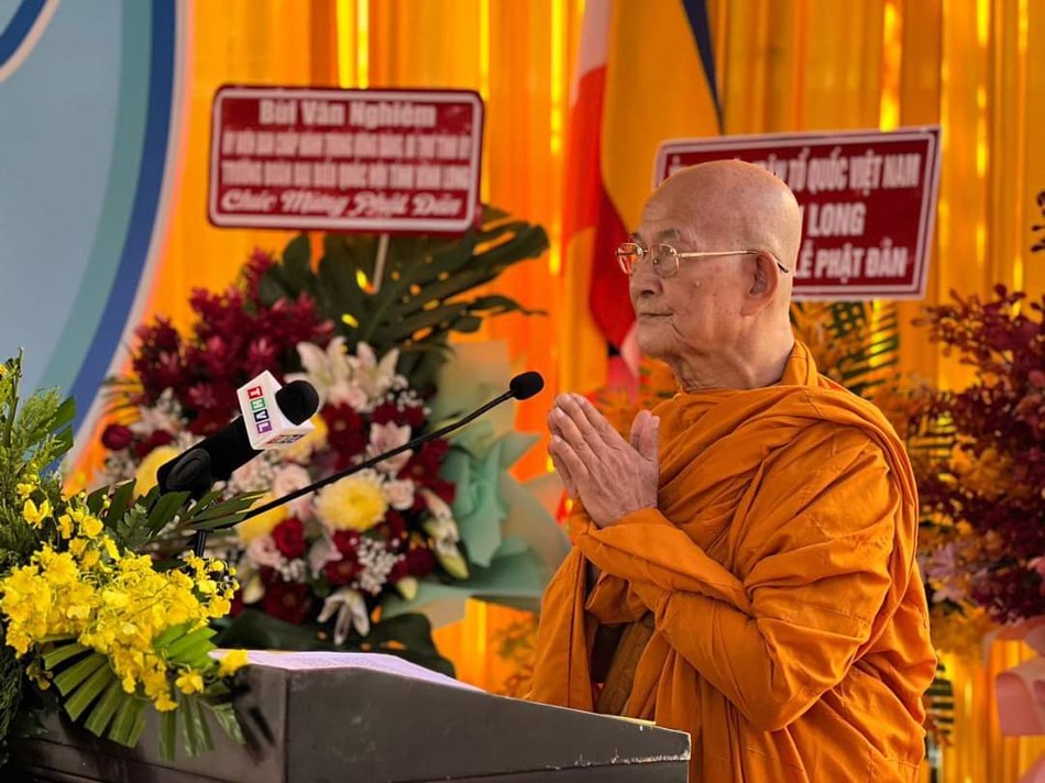 Trưởng lão Hòa thượng Giác Giới cung tuyên Thông điệp Phật đản Phật lịch 2567 của Đức Pháp chủ GHPGVN Trưởng lão Hòa thượng Giác Giới cung tuyên Thông điệp Phật đản Phật lịch 2567 của Đức Pháp chủ GHPGVN