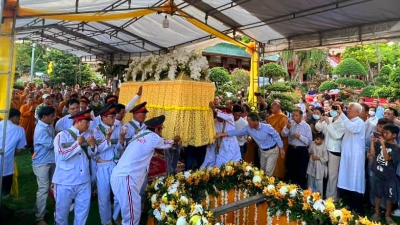 Kim quan Hòa thượng nhập Bảo tháp trong khuôn viên tịnh xá Kim quan Hòa thượng nhập Bảo tháp trong khuôn viên tịnh xá