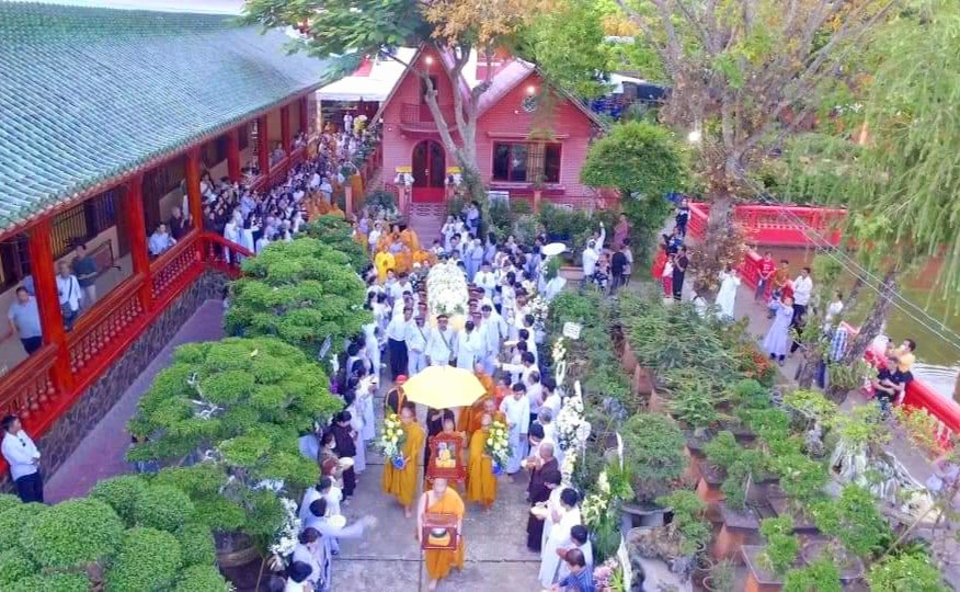 ... cùng kim quan Hòa thượng Giác Ánh ... cùng kim quan Hòa thượng Giác Ánh