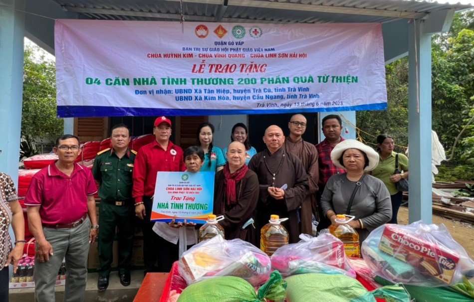 Tao tặng nhà tình thương Tao tặng nhà tình thương