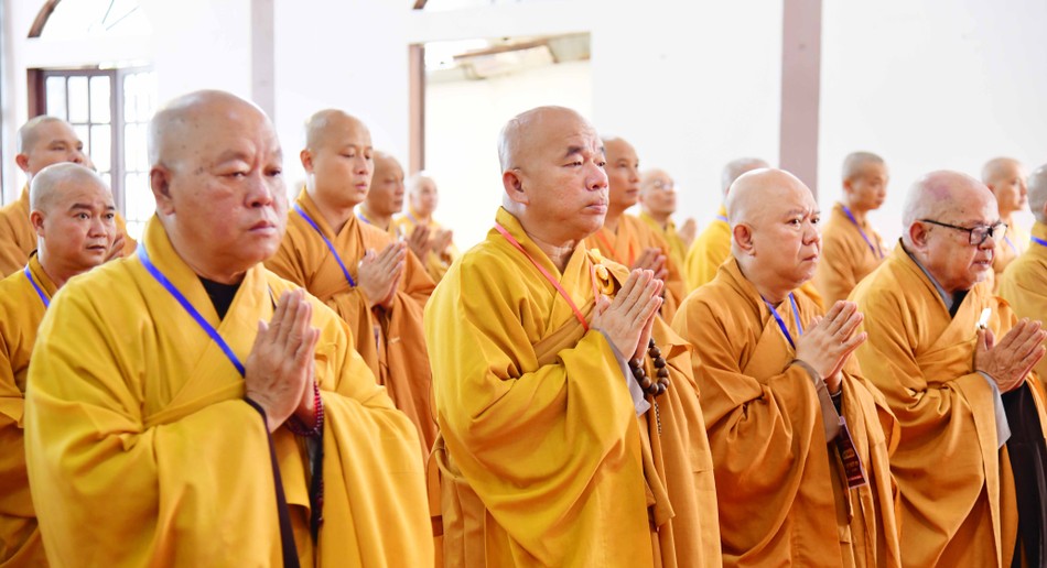 Trang nghiêm khóa lễ bố-tát