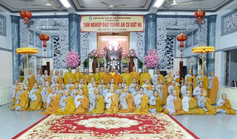 Thượng tọa Thích Minh Nhựt, Trưởng ban Trị sự GHPGVN Q.Phú Nhuận đã thay lời cho Thường trực Ban Trị sự, Ban Chức sự, chư Tăng Ni an cư tại Phật giáo Phú Nhuận tri ân chư tôn thiền đức giáo phẩm lãnh đạo Ban Trị sự GHPGVN TP.HCM đến thăm, cúng dường các hạ trường