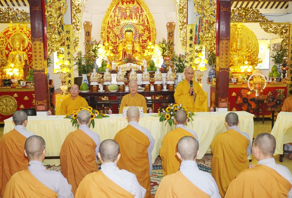 Thượng tọa Thích Thiện Quý sách tấn đến hành giả an cư tại trường hạ Phước Hòa Thượng tọa Thích Thiện Quý sách tấn đến hành giả an cư tại trường hạ Phước Hòa