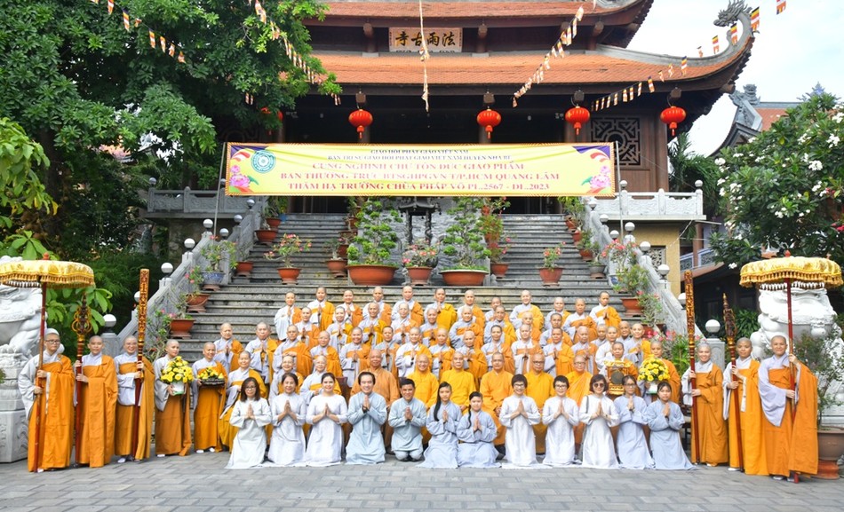 Chư tôn đức lưu niệm tại trường hạ chùa Pháp Võ, H.Nhà Bè - Ảnh: Trí Thuận