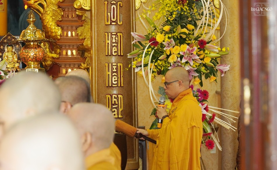 "Đặc biệt, sau khi chư hành giả các trường hạ Bố-tát theo luật, chư Tăng tập trung tại Văn Phòng Ban Trị sự - chùa Minh Đạo để sinh hoạt Tăng sự chung mùa an cư"- Đại đức Thích Thiện Châu, Phó Thường trực Ban Trị sự GHPGVN Q.3 cho biết "Đặc biệt, sau khi chư hành giả các trường hạ Bố-tát theo luật, chư Tăng tập trung tại Văn Phòng Ban Trị sự - chùa Minh Đạo để sinh hoạt Tăng sự chung mùa an cư"- Đại đức Thích Thiện Châu, Phó Thường trực Ban Trị sự GHPGVN Q.3 cho biết