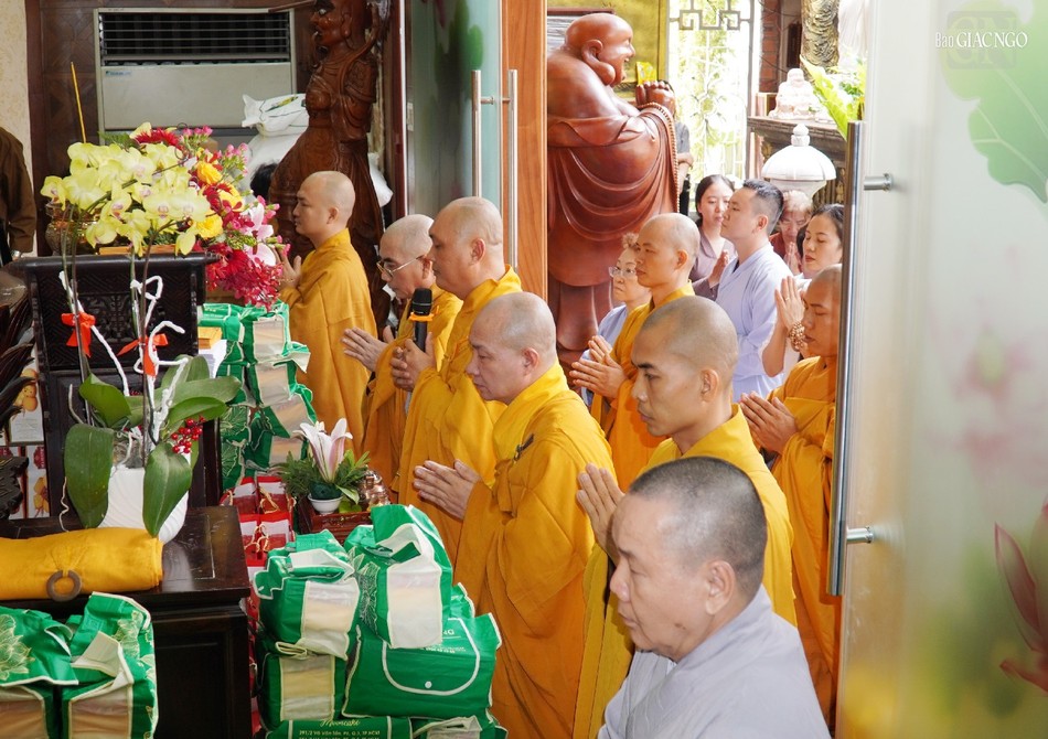 Chư tôn đức các tự viện TP.HCM và các tỉnh lân cận, cùng Phật tử tác bạch cúng dường hành giả an cư tại trường hạ chùa Minh Đạo Chư tôn đức các tự viện TP.HCM và các tỉnh lân cận, cùng Phật tử tác bạch cúng dường hành giả an cư tại trường hạ chùa Minh Đạo