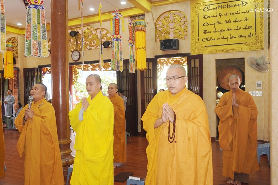 Đại đức Thích Minh Ân, Hóa chủ trường hạ Minh Đạo cho biết ở trường hạ có 76 hành giả an cư, trong đó 39 vị nội thiền Đại đức Thích Minh Ân, Hóa chủ trường hạ Minh Đạo cho biết ở trường hạ có 76 hành giả an cư, trong đó 39 vị nội thiền