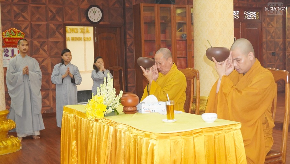 Nghi thức cúng quá đường là nét đẹp trong thiền môn của Phật giáo Bắc tông Nghi thức cúng quá đường là nét đẹp trong thiền môn của Phật giáo Bắc tông