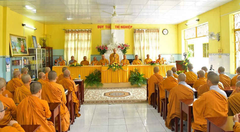 Hòa thượng Thích Hiển Đức sách tấn đến hành giả