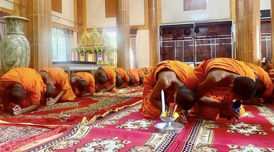 Trước khi bắt đầu mùa An cư kiết hạ, chư Tăng Phật giáo Nam tông Khmer tỉnh Vĩnh Long đều vân tập về chùa Phù Ly 2 để đảnh lễ vấn an đến chư tôn đức Trước khi bắt đầu mùa An cư kiết hạ, chư Tăng Phật giáo Nam tông Khmer tỉnh Vĩnh Long đều vân tập về chùa Phù Ly 2 để đảnh lễ vấn an đến chư tôn đức