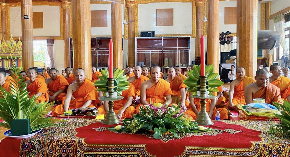 Lắng nghe lời giáo giới của chư tôn đức Lắng nghe lời giáo giới của chư tôn đức