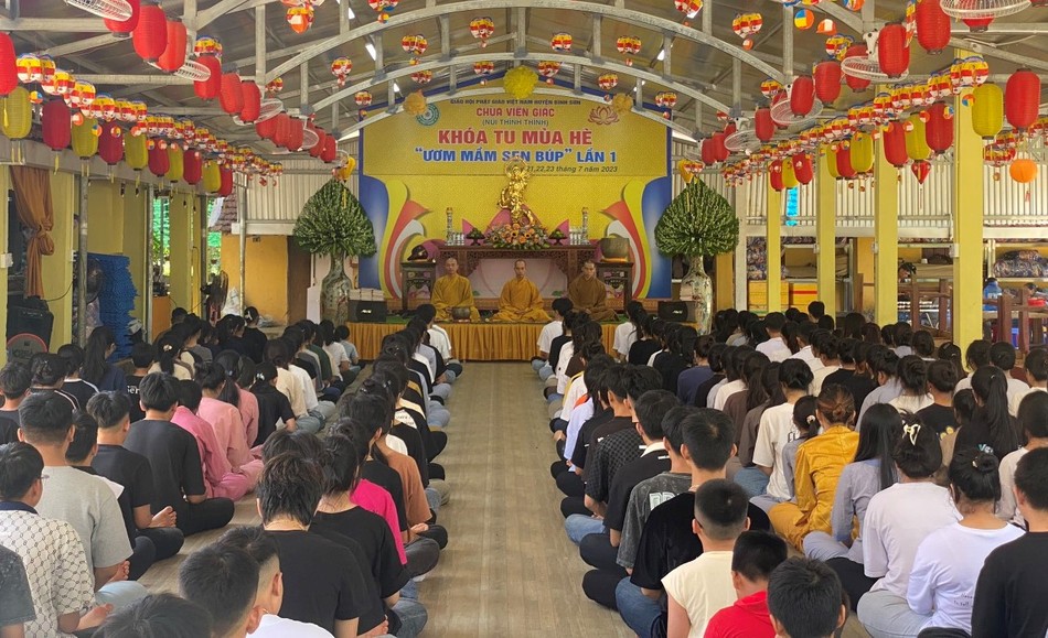 Khóa tu mùa hè ở chùa Viên Giác Khóa tu mùa hè ở chùa Viên Giác