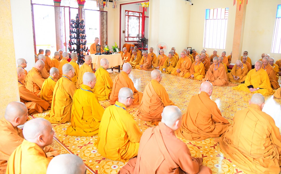 Chư Tăng Q.10 thực hiện Bố-tát tại chùa Pháp Hội