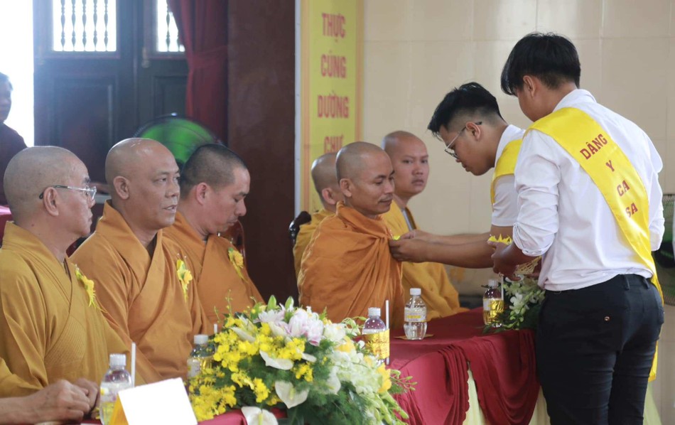 Lễ cài hoa hồng Lễ cài hoa hồng