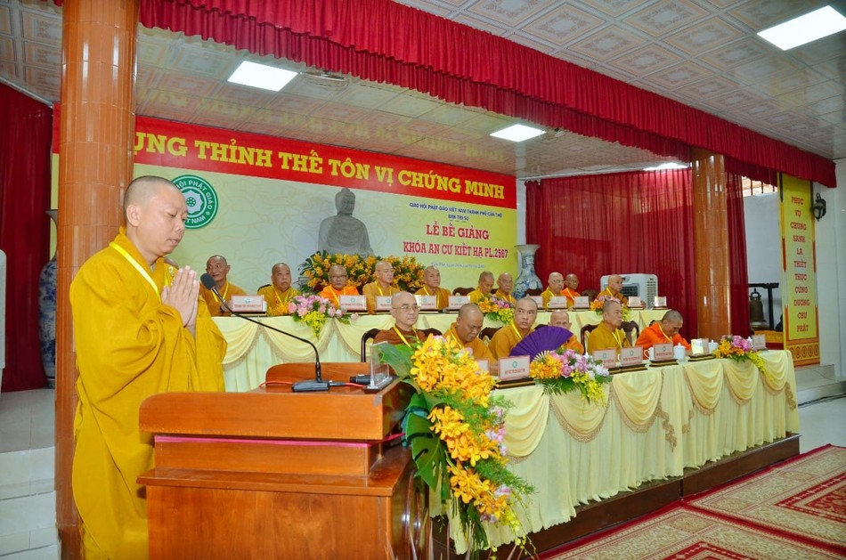 Đại đức Thích Thiện Hữu, Chánh Thư ký Ban Trị sự GHPGVN TP.Cần Thơ báo cáo kết quả ba tháng An cư kiết hạ Phật lịch 2567 Đại đức Thích Thiện Hữu, Chánh Thư ký Ban Trị sự GHPGVN TP.Cần Thơ báo cáo kết quả ba tháng An cư kiết hạ Phật lịch 2567