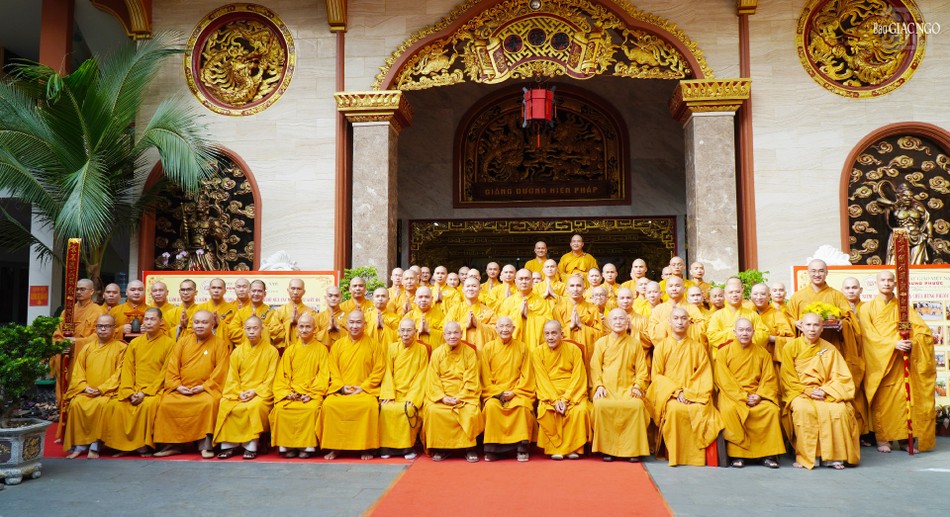 Lưu niệm cùng chư tôn giáo phẩm tại trường hạ chùa Hưng Phước Lưu niệm cùng chư tôn giáo phẩm tại trường hạ chùa Hưng Phước