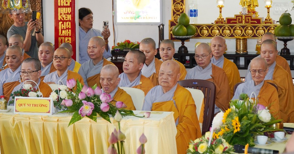 Chư Ni chứng minh Chư Ni chứng minh