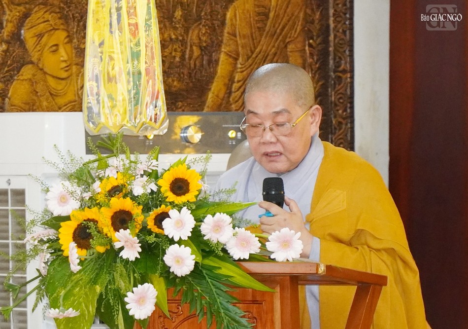 Ni trưởng Thích nữ Viên Nhã phát biểu khai mạc lễ Vu lan - Báo hiếu Ni trưởng Thích nữ Viên Nhã phát biểu khai mạc lễ Vu lan - Báo hiếu