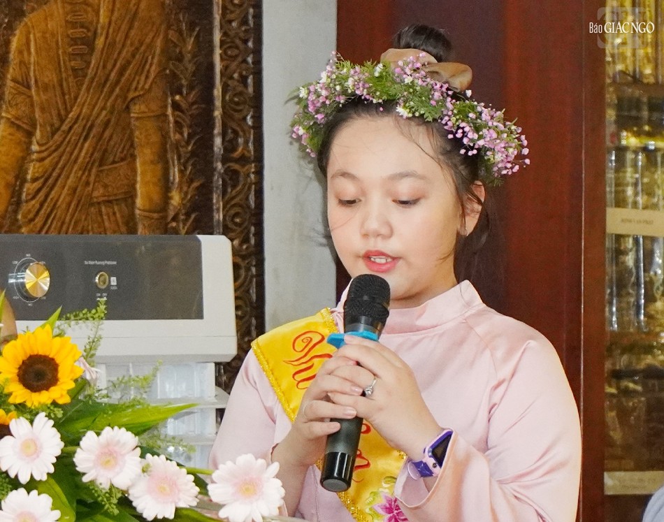 Phật tử Bảo Nhi đọc cảm niệm Vu lan Phật tử Bảo Nhi đọc cảm niệm Vu lan