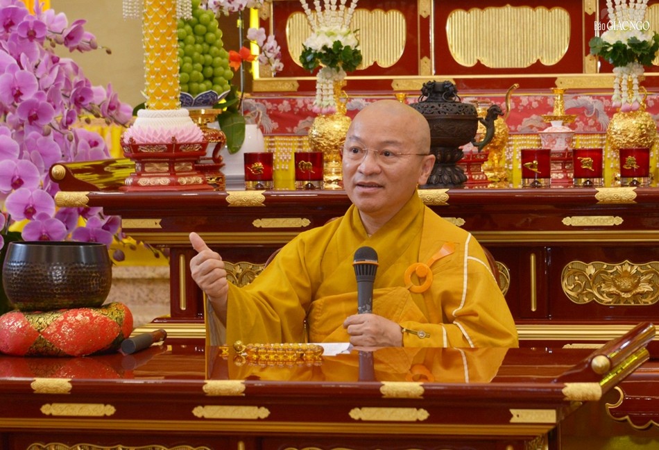 Thượng tọa Thích Nhật Từ chia sẻ pháp thoại vào chiều 25-8