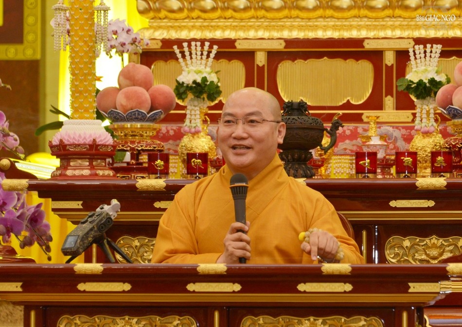 Thượng tọa Thích Phước Tiến có thời pháp thoại ngắn đến đạo tràng tối 25-8-2023