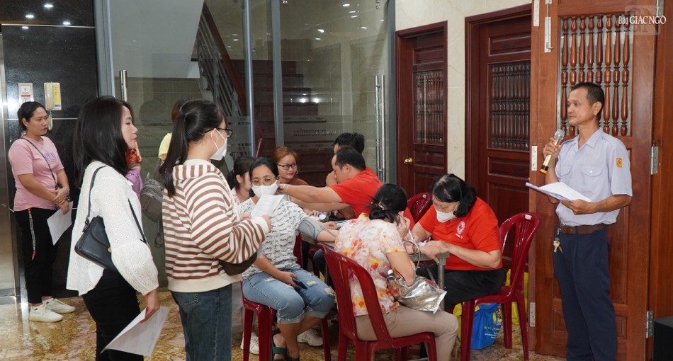 Gia đình Phật tử Vĩnh Nghiêm hướng dẫn đăng ký hiến máu Gia đình Phật tử Vĩnh Nghiêm hướng dẫn đăng ký hiến máu