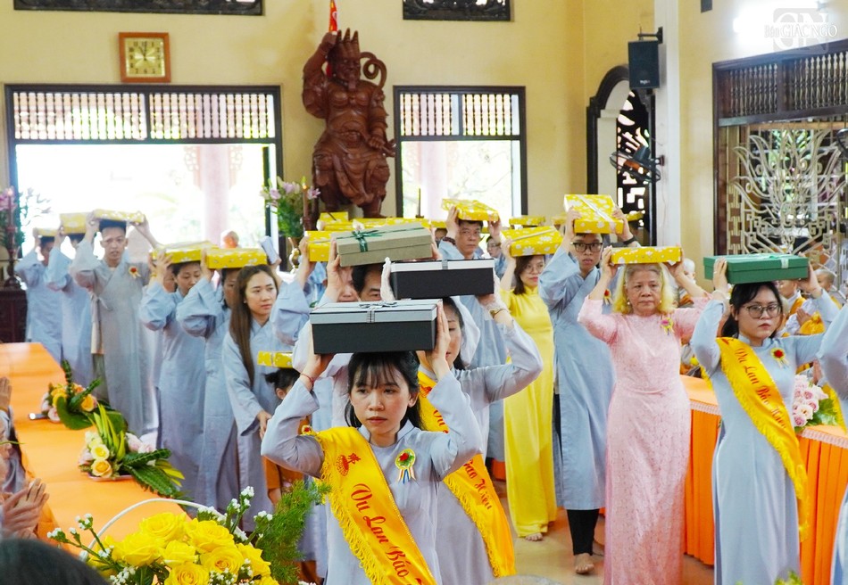 Phật tử nhiễu y