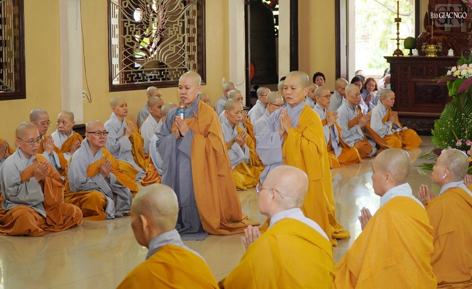 Ni sư Thích nữ Diệu Minh tác bạch