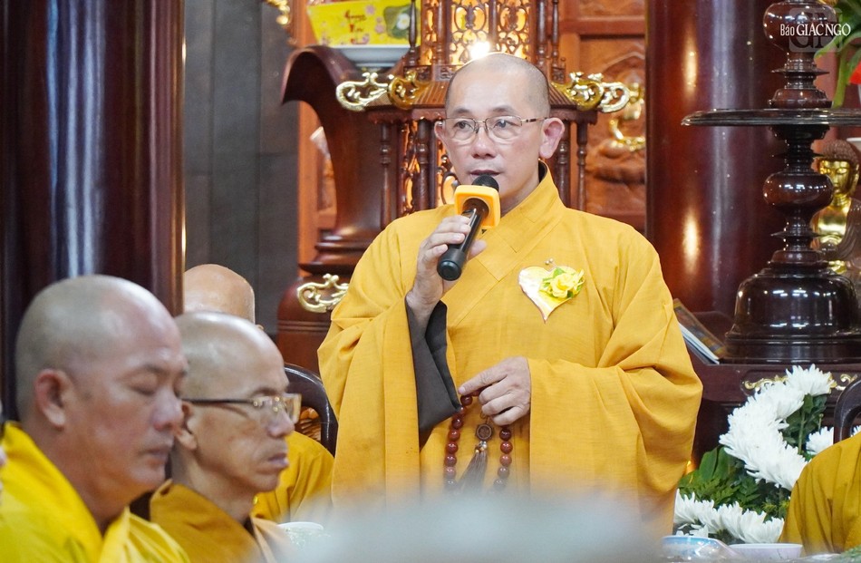 Thượng tọa Thích Tịnh Tâm thay lời chư tôn đức chứng minh thọ nhận cúng dường của Phật tử