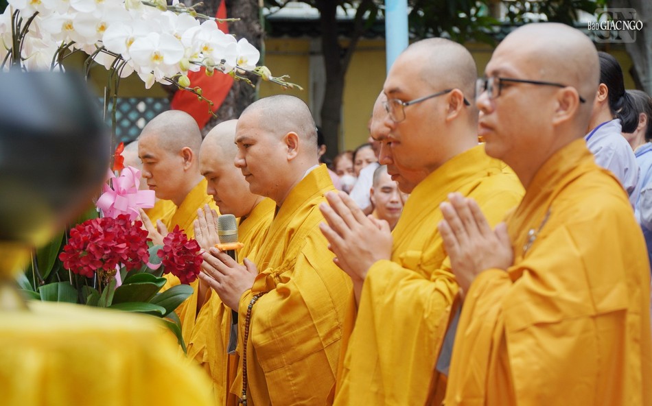 Đại đức Thích Quảng Lạc dâng lời tác bạch Đại đức Thích Quảng Lạc dâng lời tác bạch