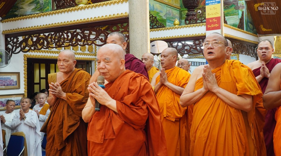 Hòa thượng Thích Thiện Tâm, cùng chư tôn đức Phật giáo Nam tông